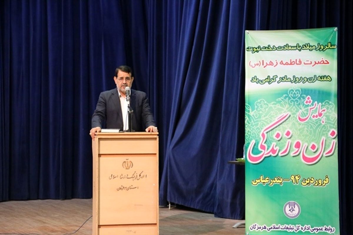 زنان اخلاق و الگوی اسلامی را در خانواده و جامعه ترویج کنند