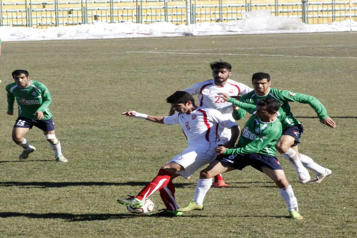 پاس همدان برای فرار از قعر جدول به عوارضی شهرداری رسید