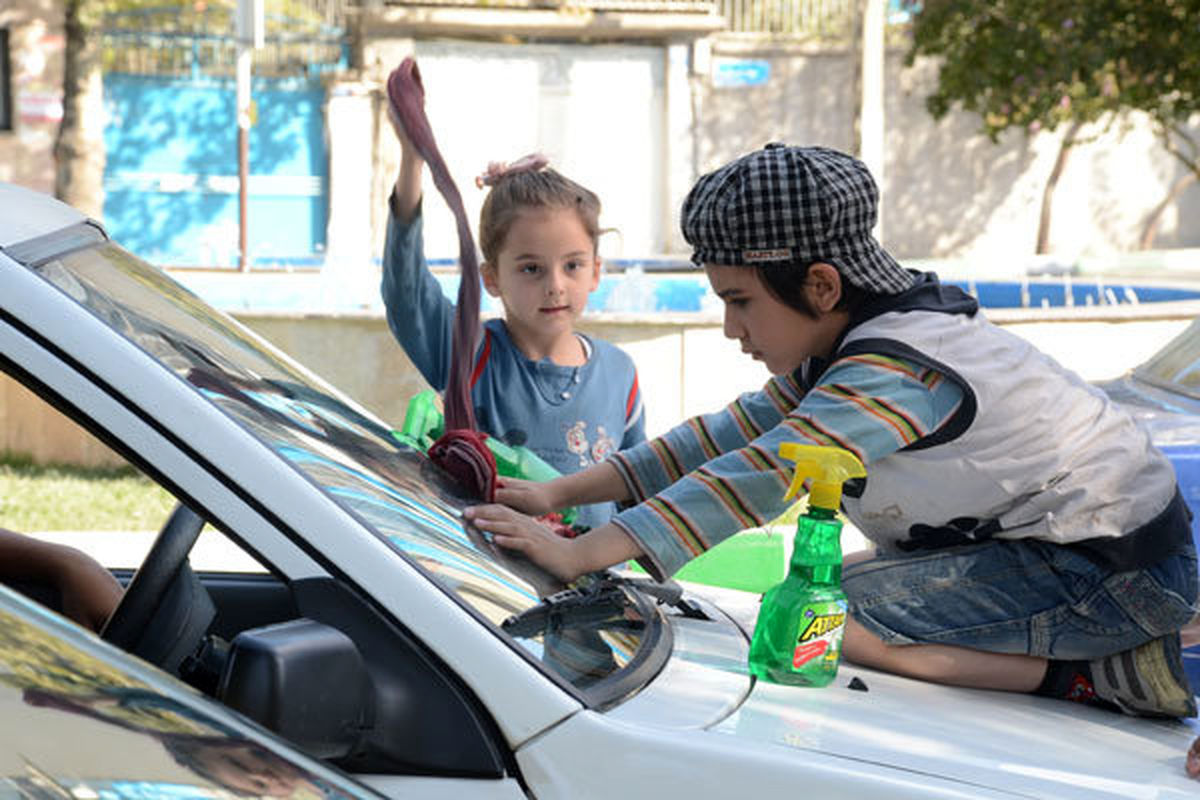 کودکان کار در سینما «باغ بهشت» را می‌بینند