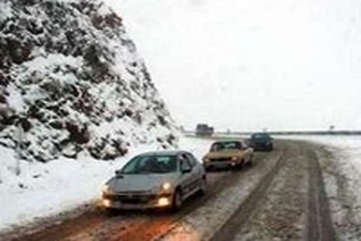 رانندگی در محورهای سرو و قوشچی تنها با زنجیر چرخ امکان پذیر است