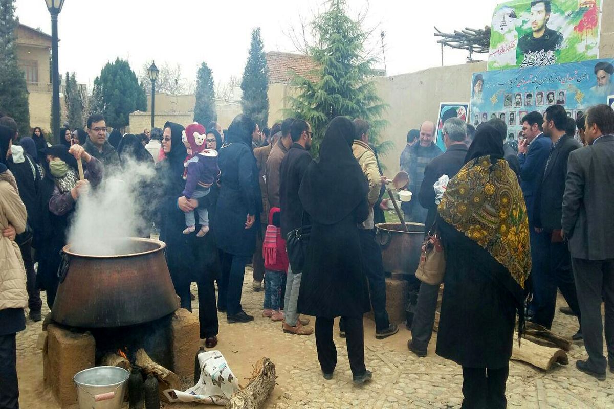 جشنواره آیینی پخت سمنو در آیینه خانه مفخم بجنورد برگزار شد