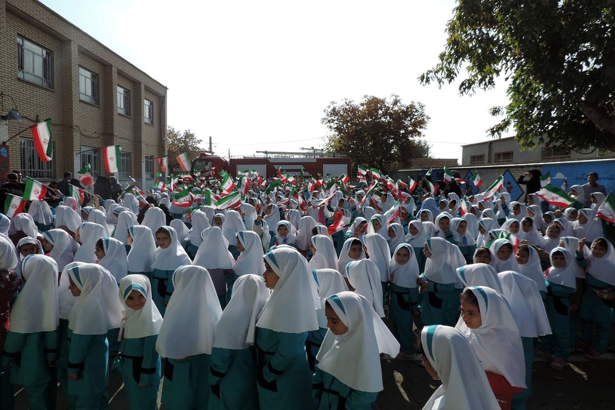 سهمیه شیر مدارس قطع نمی‌شود