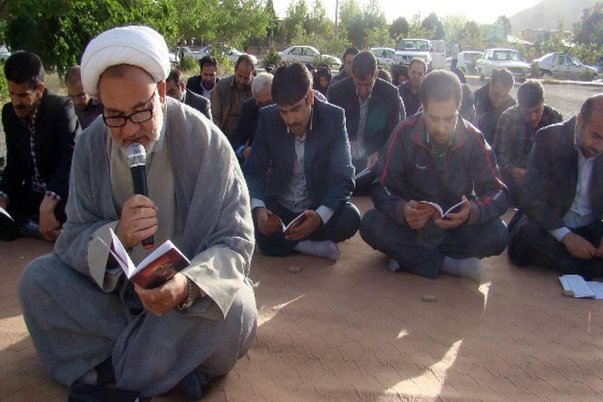 مراسم زیارت عاشورا در جوار یادمان شهدای گمنام اراک  برگزار شد