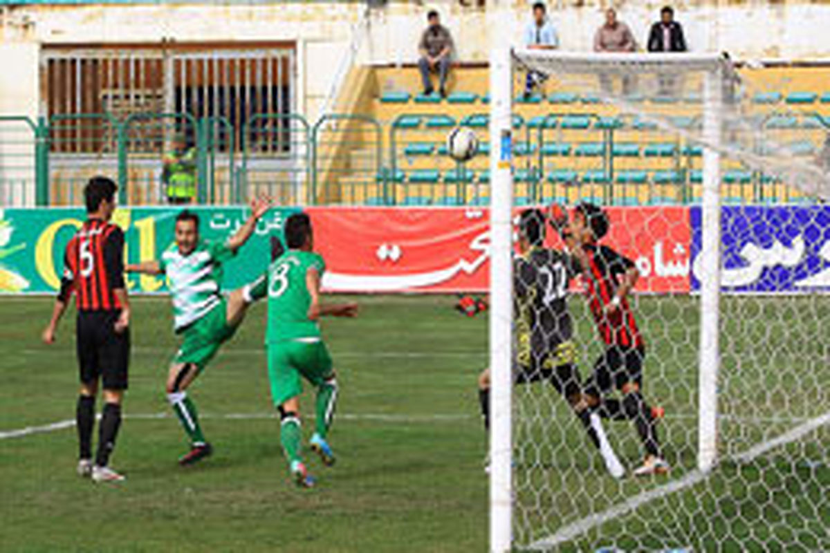 مدافع پارسه تهران پاسی شد