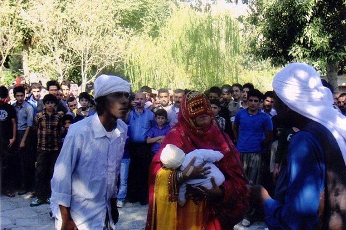 راه‌یابی نمایش آیین‌های گامرون به جشنواره تئاتر خیابانی مریوان