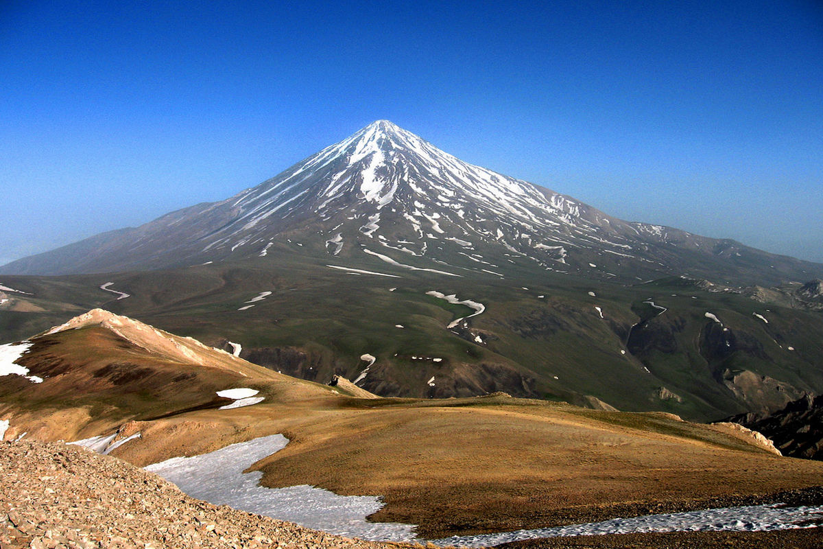 صعود کوهنوردان محمودآبادی به بام ایران