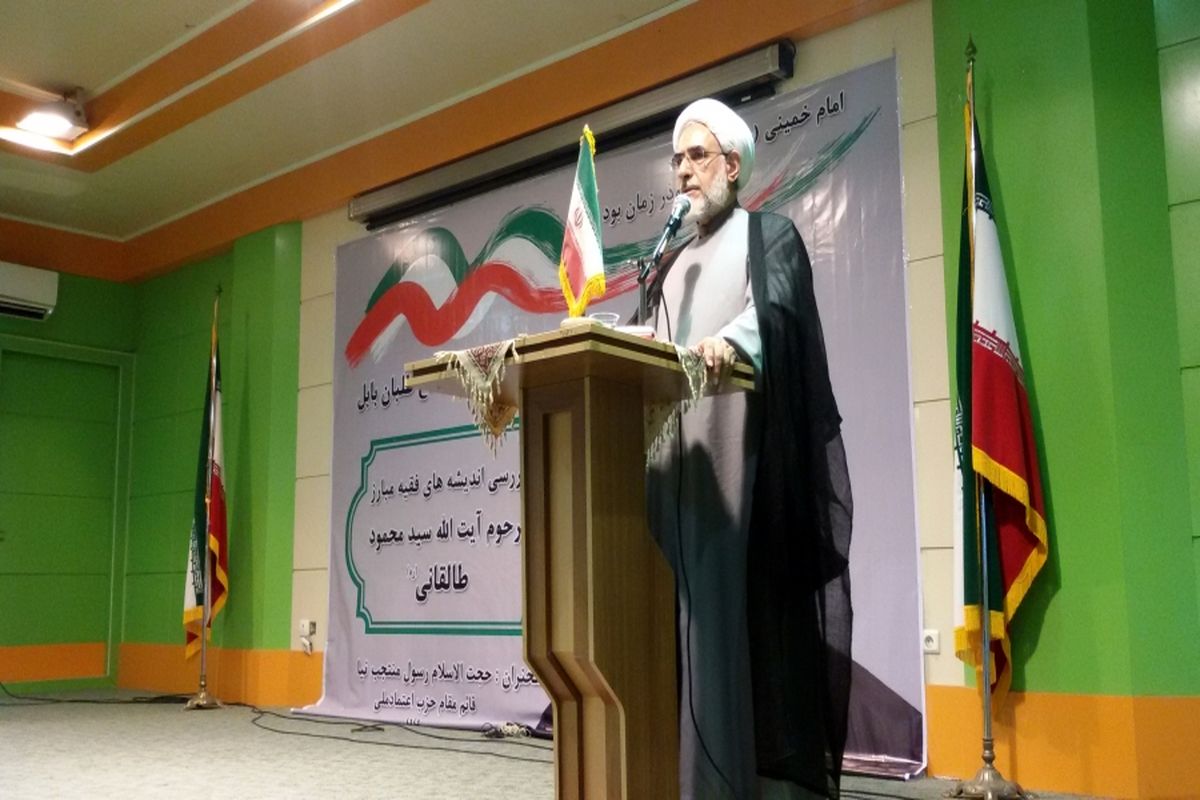 منتجب نیا: آیت الله طالقانی سمبل اعتدال بود