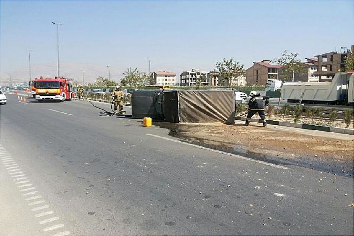 واژگونی وانت در بزرگراه آزادگان