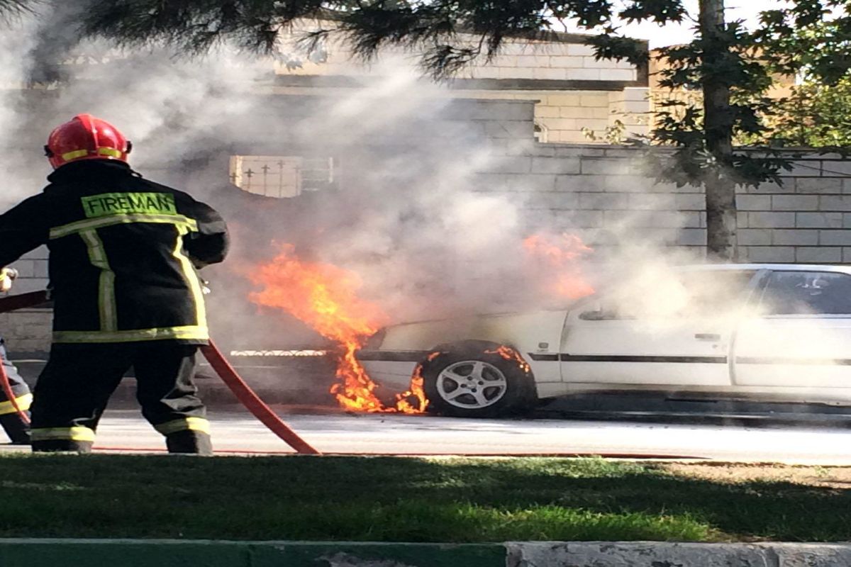 مهار آتش‌سوزی در بازار همدان