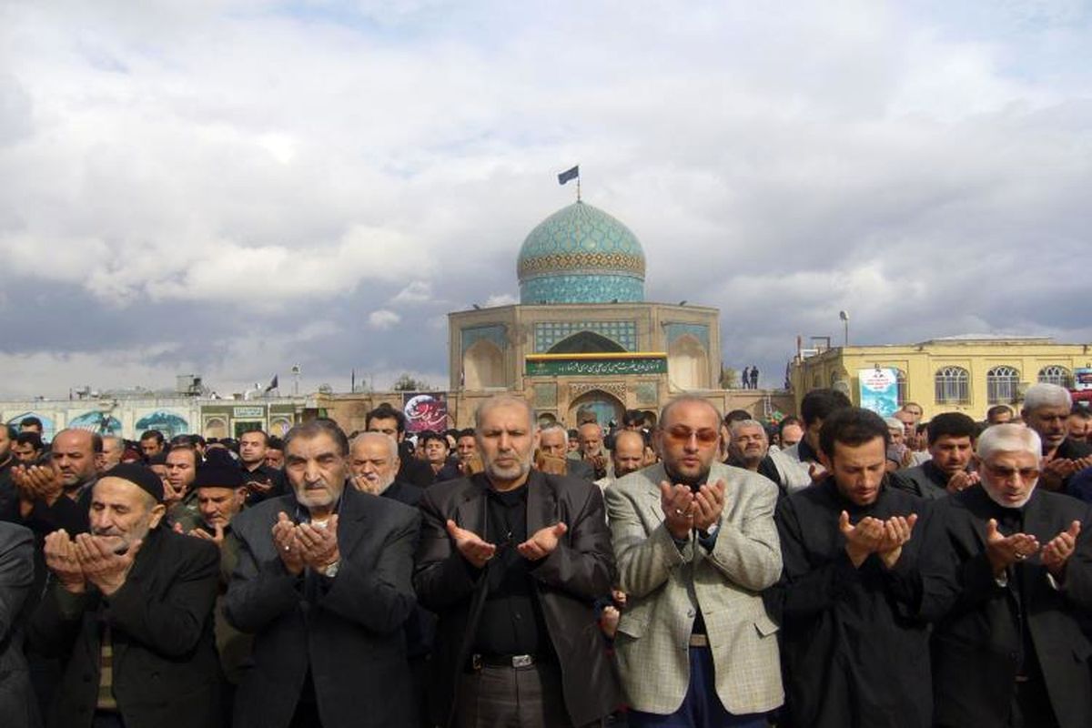 نماز ظهر عاشورا در گلزار شهدای قزوین برگزار شد