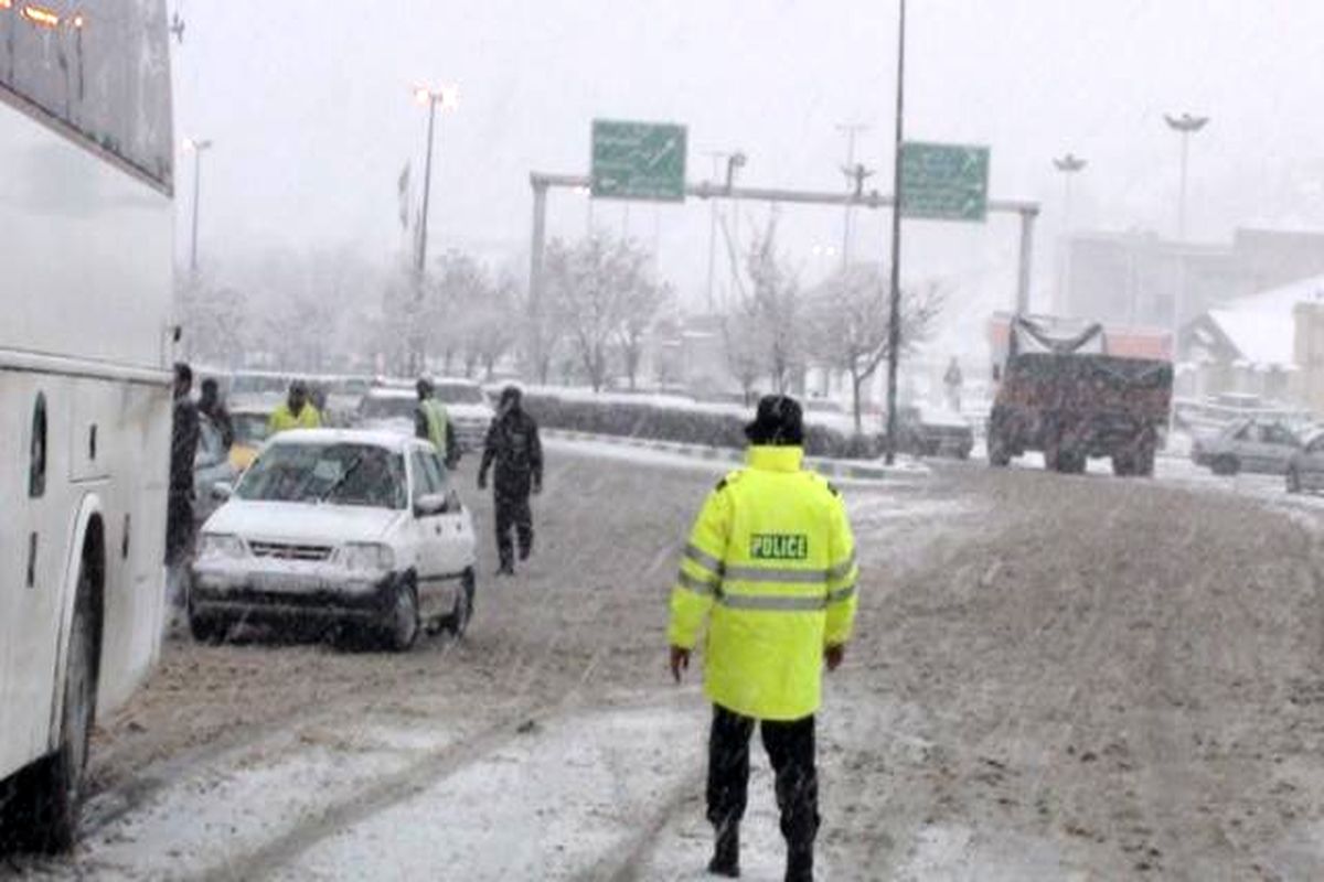 کاهش بار ترافیکی درمهران/جاده های ایلام  لغزنده است