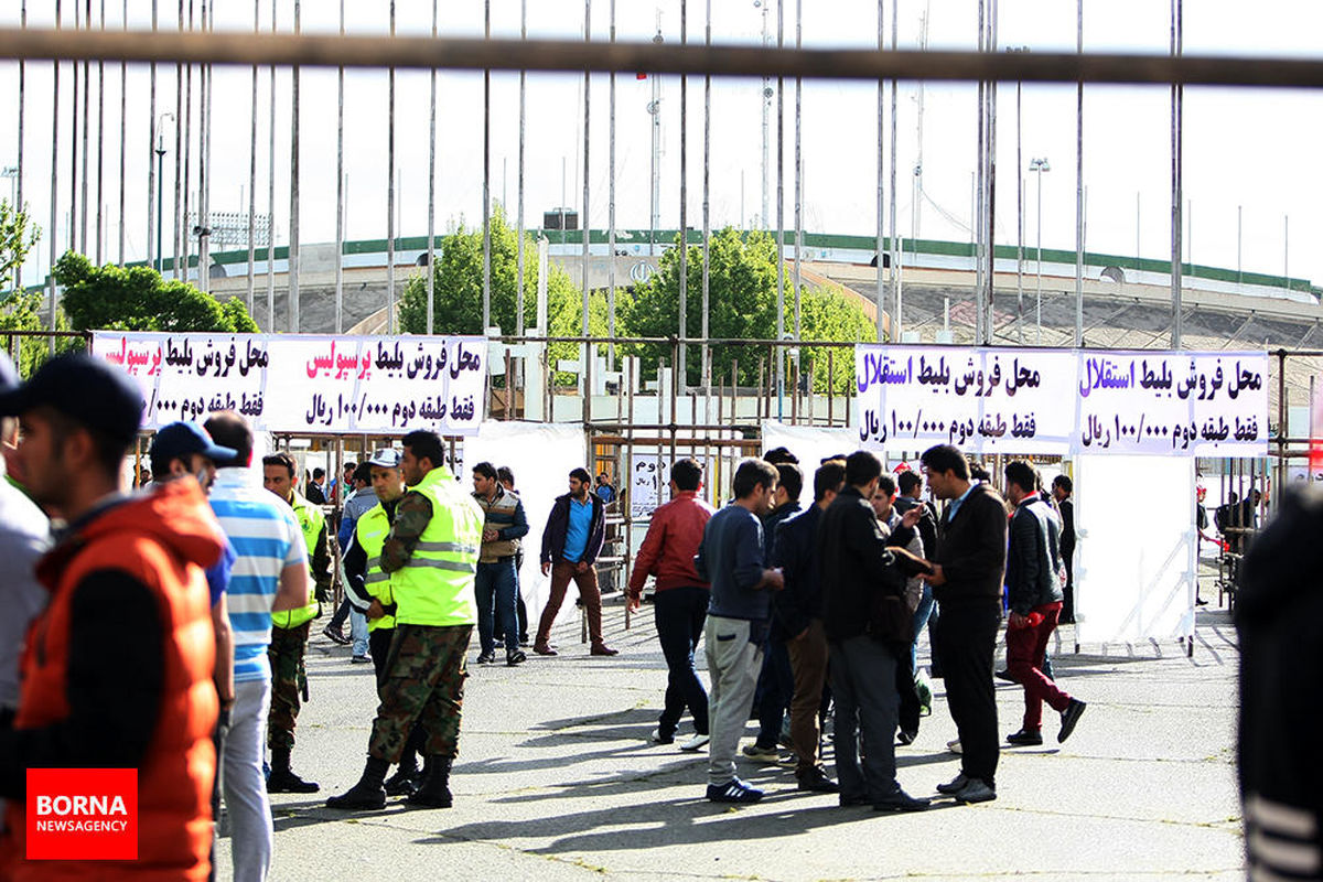 درب استادیوم به روی هواداران باز شد