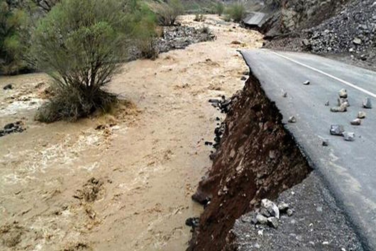 نجات ۱۰۰ خانوار عشایری بازمانده در برف چهارمحال و بختیاری