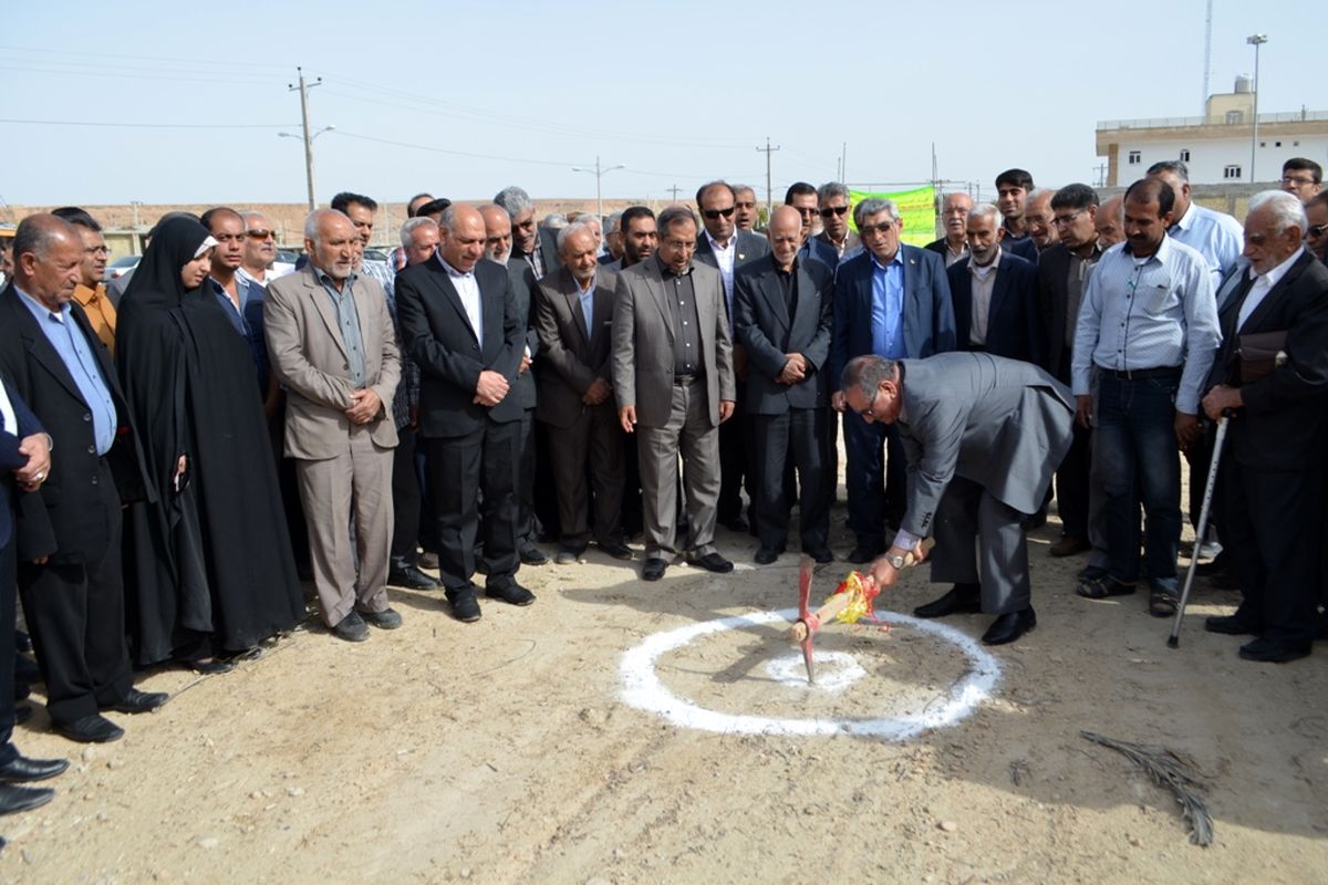 کلنگ درمانگاه تامین اجتماعی لارستان به زمین زده شد