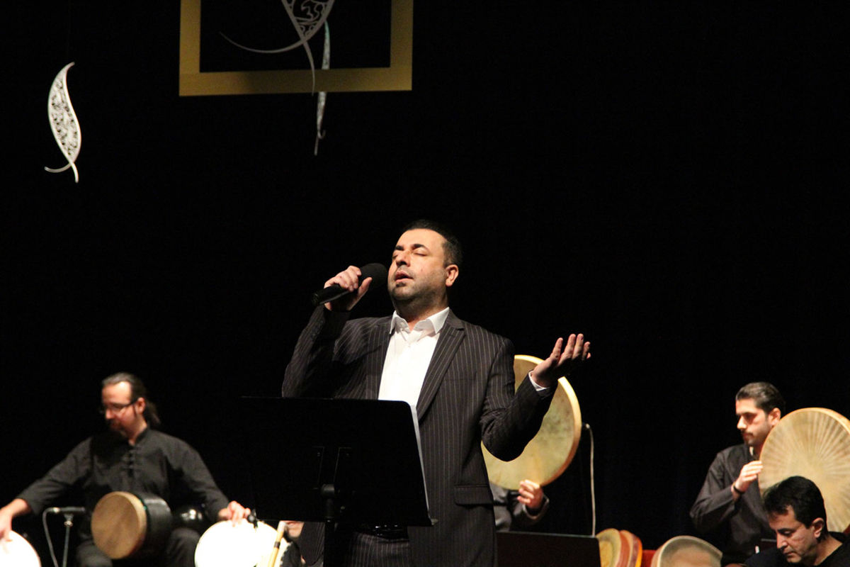 «پیام عزیزی» با گروه «با قدسیان» در جشنواره بین‌المللی موسیقی فجر روی صحنه رفت