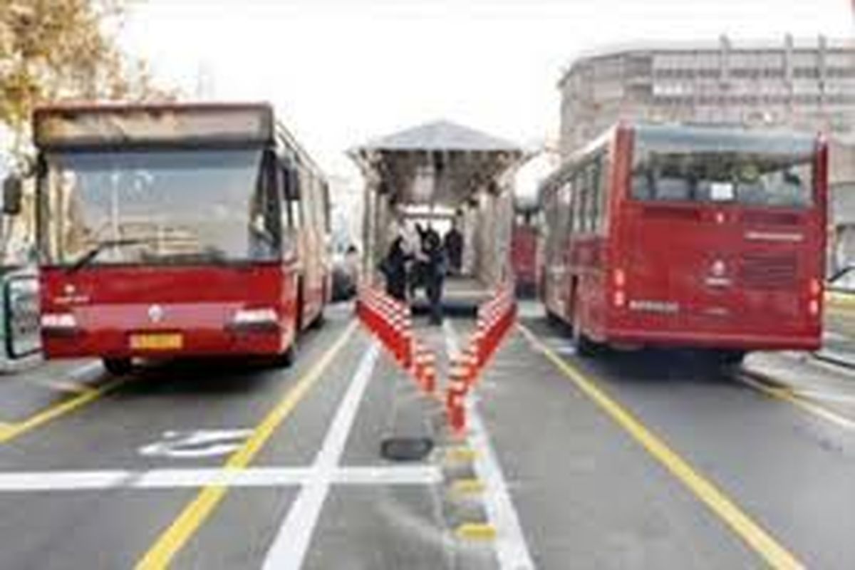 تصادف اتوبوس BRT با ایستگاه اتوبوس