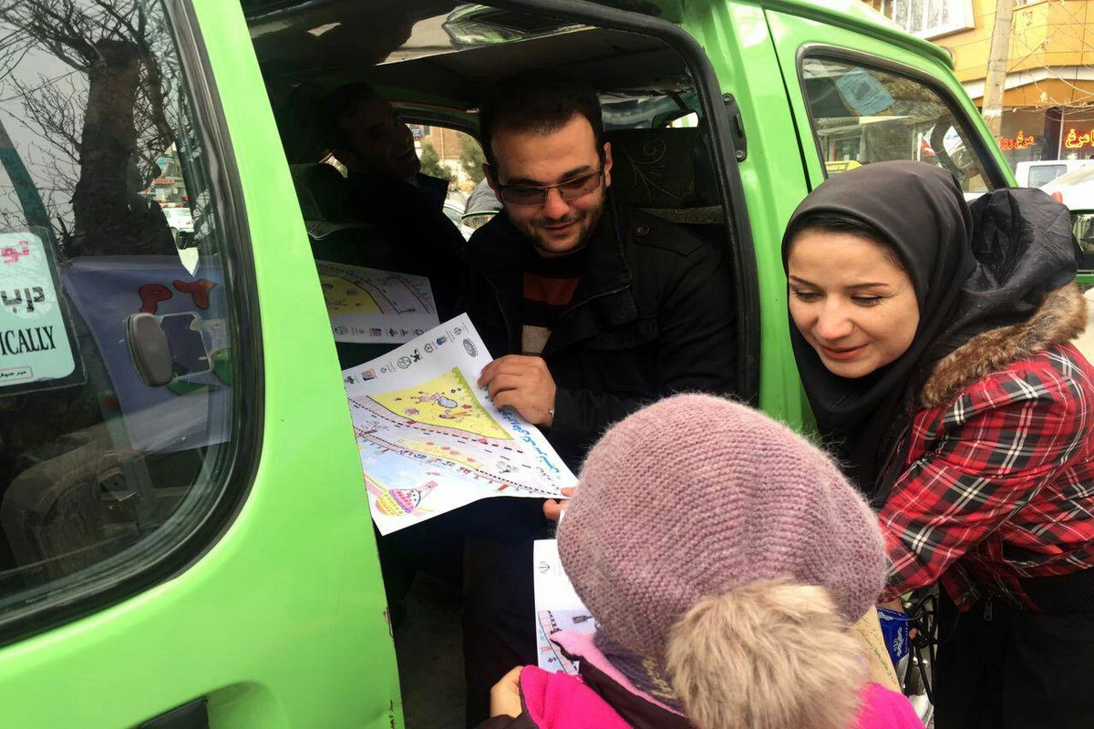 نقاشی اعضا کانون پرورش فکری کودکان و نوجوانان بر روی ناوگان حمل و نقل شهری