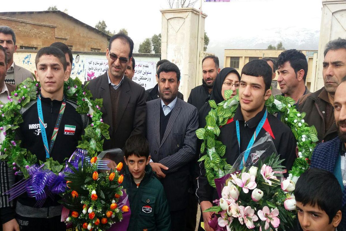 استقبال مردم و مسوولان سرابله از دو نوجوان طلایی کشتی  کشور