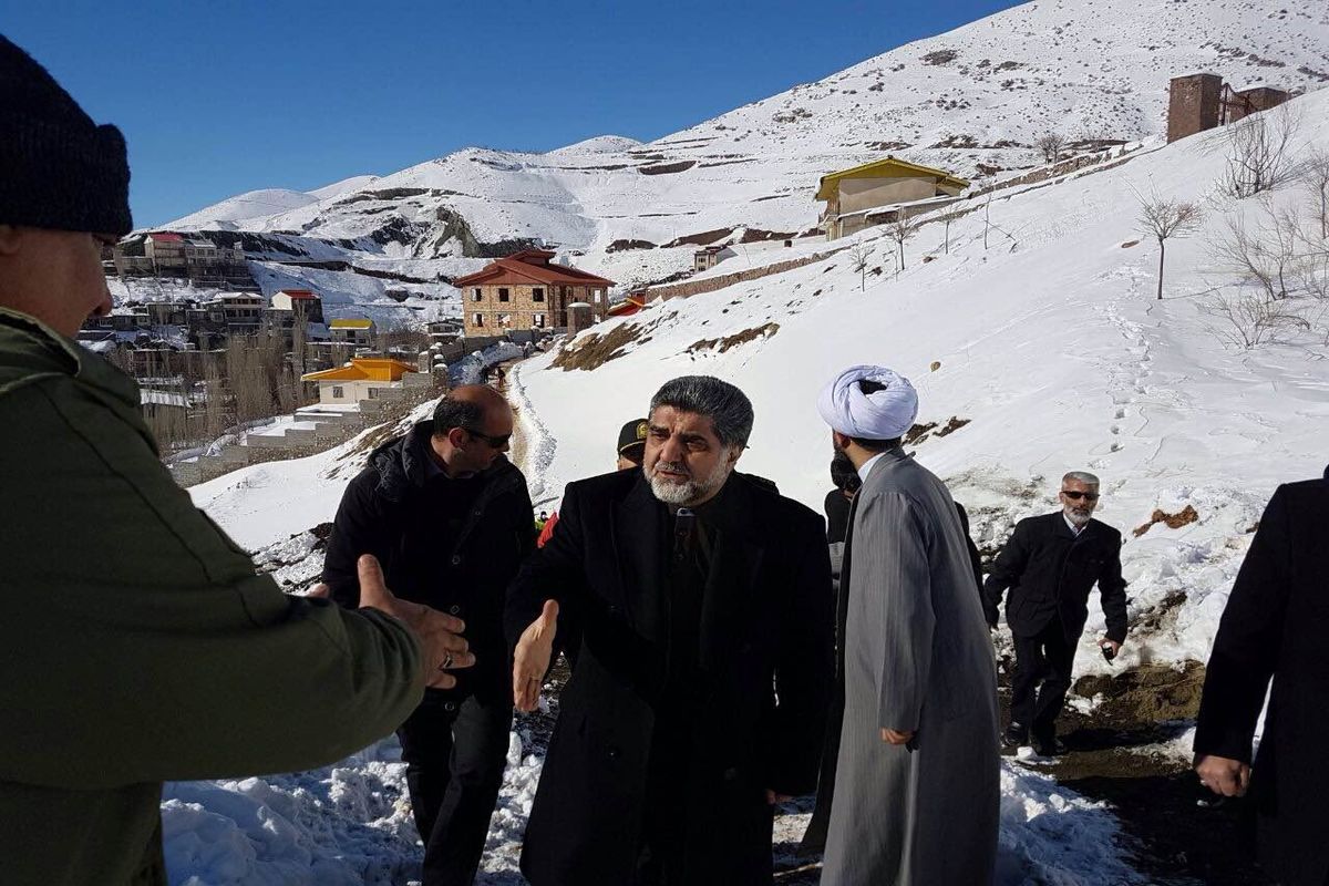 حضور استاندار تهران در محل ریزش بهمن جاده آبعلی