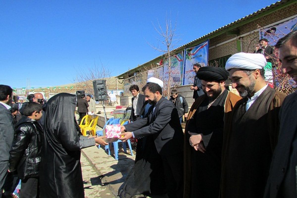 مراسم جشن انقلاب در بخش کارزان شهرستان سیروان برگزارشد