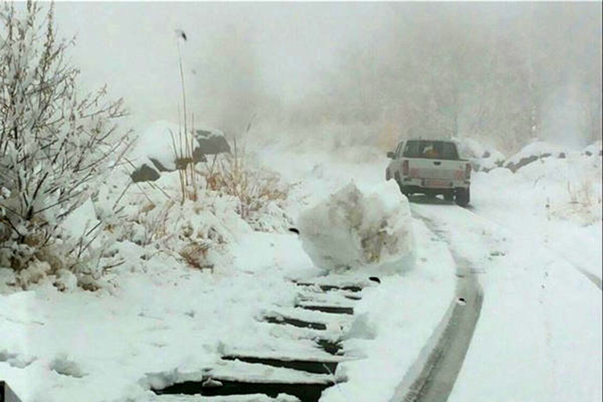 انسداد برخی ازمحورهای مواصلاتی لرستان به علت بارش سنگین برف