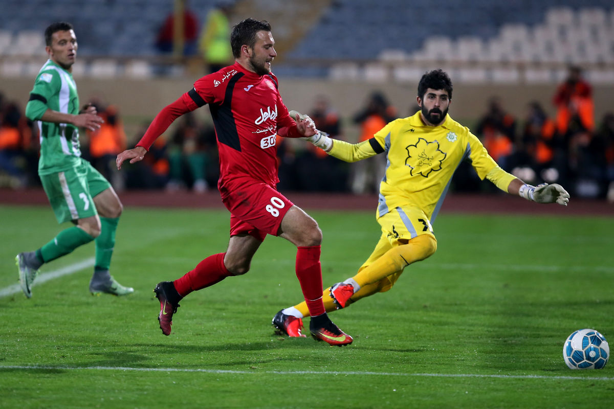 نیمکت نشینان خارجی از پرسپولیس جدا شدند!