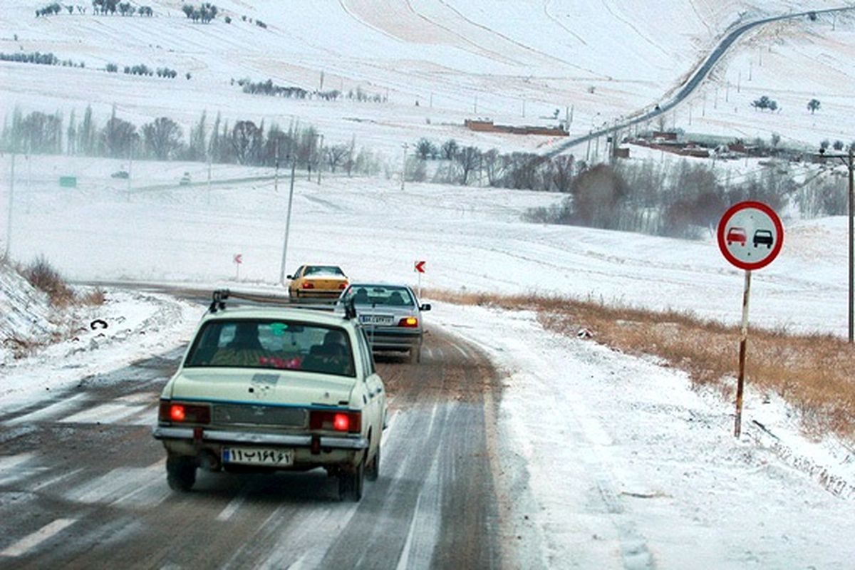 تردد در جاده های کردستان در جریان است