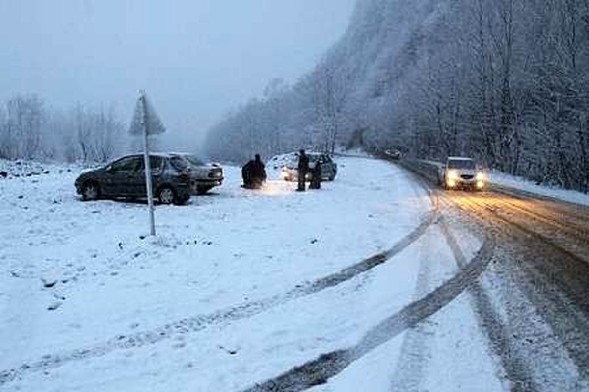 بارش برف در محورهای کوهستانی گیلان