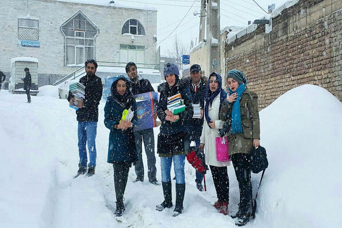 کاروان نذر کتاب انجمن مهر امید در مسجد روستای جناقرد سردابه