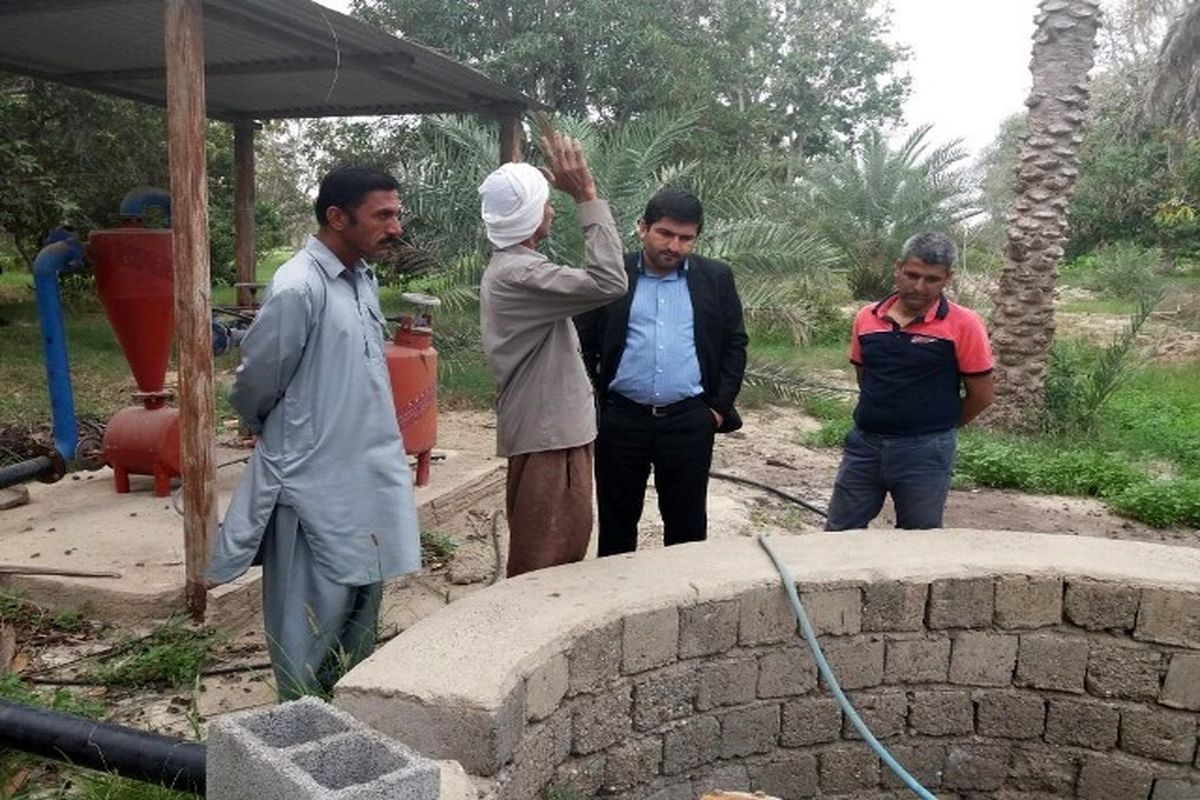 دیدار مدیر امور آب جاسک با کشاورزان روستای جاسک کهنه