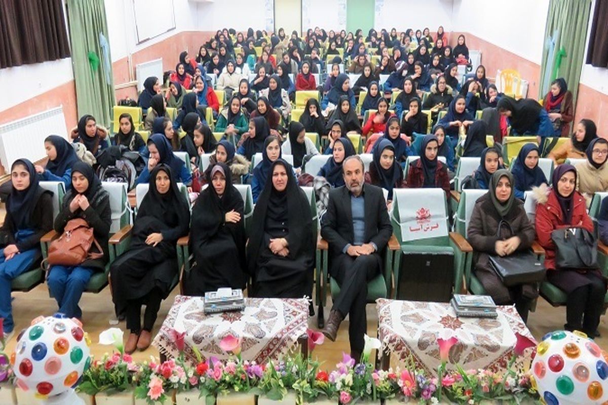 بازدید مسئولین آموزش وپرورش از نمایش آثار جشنواره فیلم رشد در مدارس بجنورد