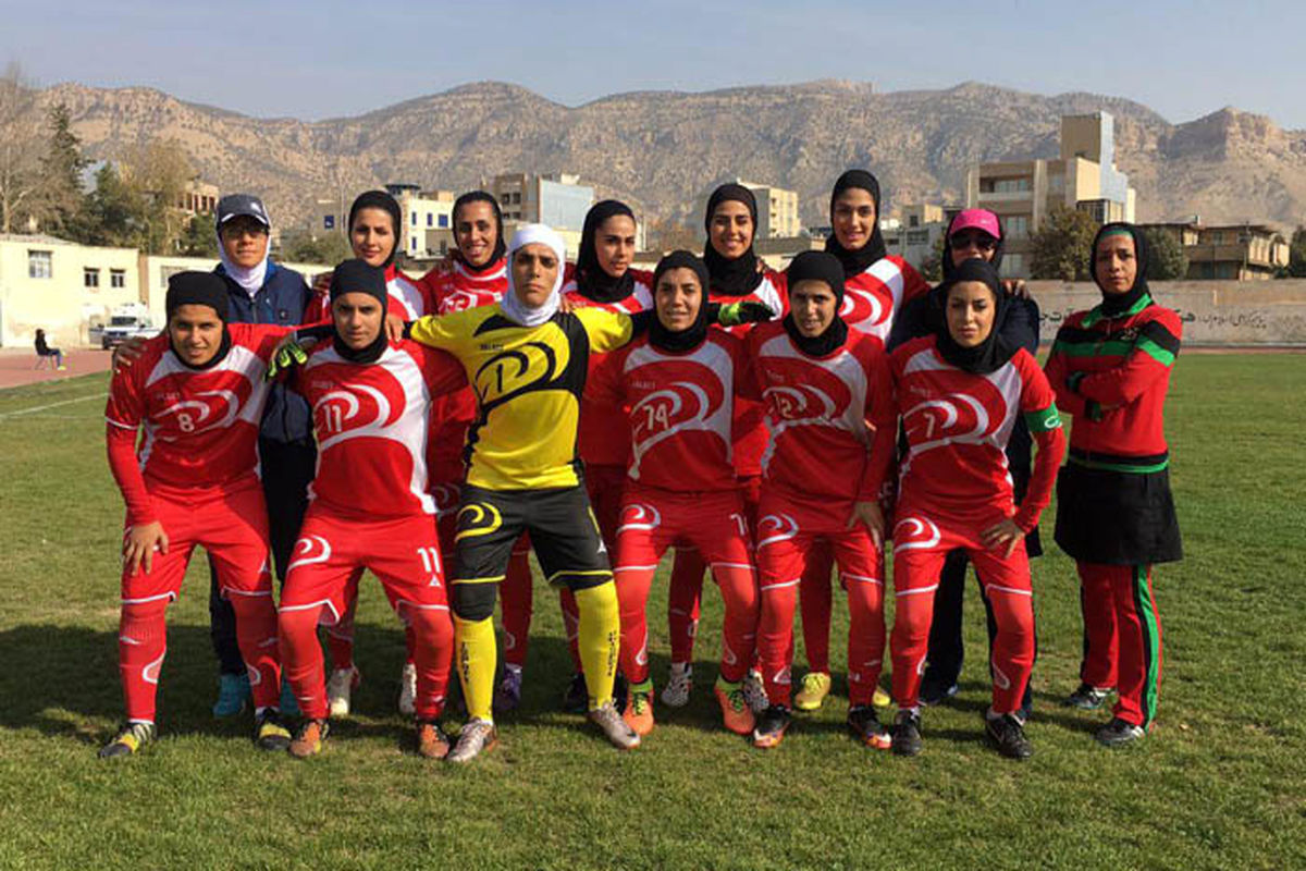 در ورزشگاه فولادشهر جشن قهرمانی می گیریم