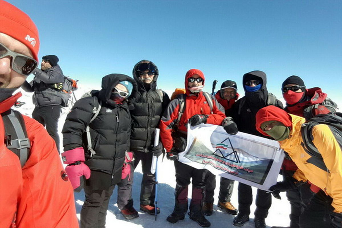 صعود کوهنوردان صومعه سرایی بر فراز توچال