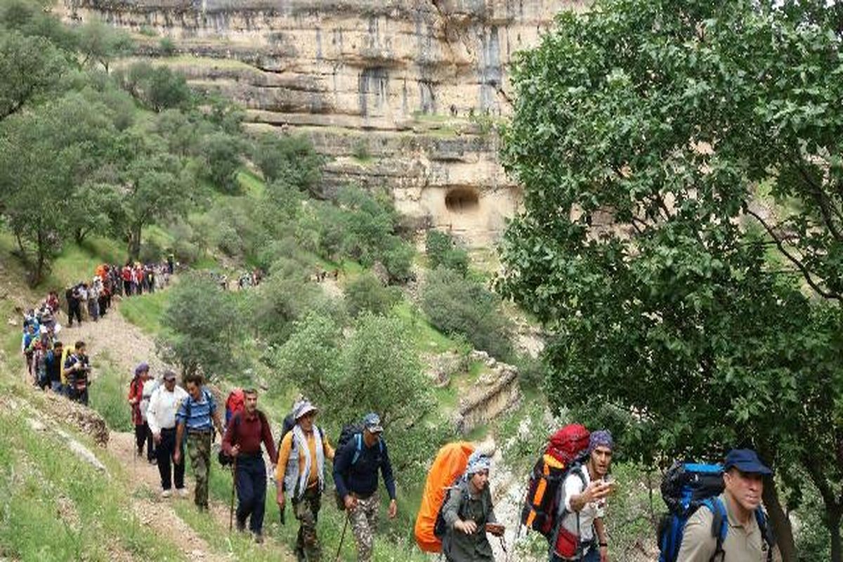 یک همایش خانوادگی کوهنوردی در تنگه شیرز کوهدشت برگزارشد