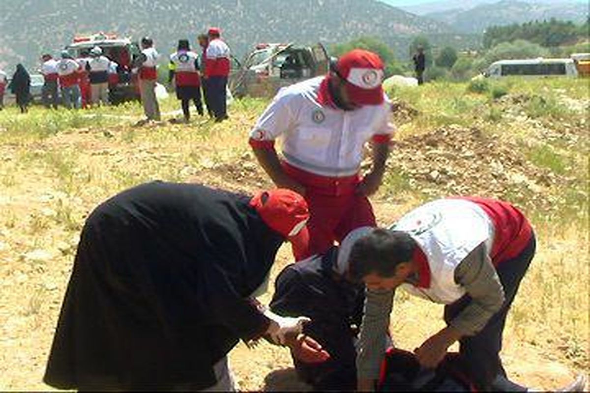 مانور دانشجویی چند منظوره امداد /نجات و درمان ویژه دانشجویان دانشگاه علمی کاربردی جمعیت هلال احمر استان