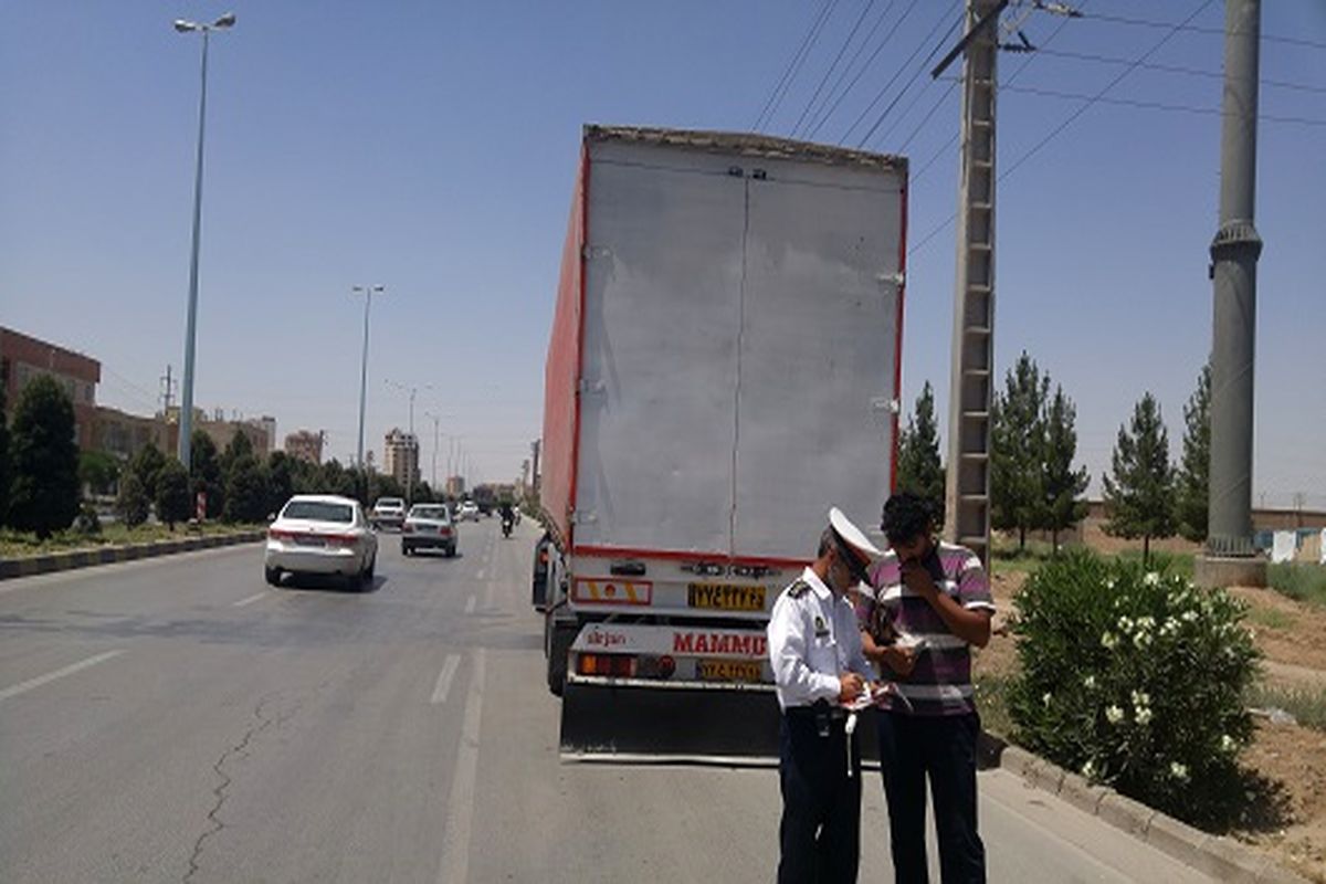 تردد خودروهای سنگین در شهر، منوط به اخذ مجوز از سازمان ترافیک است