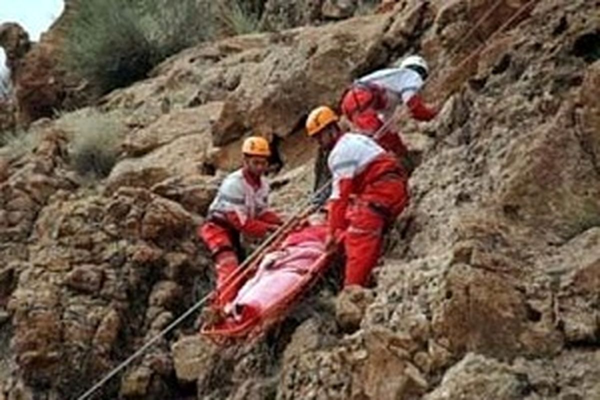 نجات خانواده گرفتار در کوه