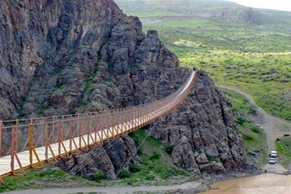 پل معلق خلخال در جاده اردبیل - سرچم+ تصویر