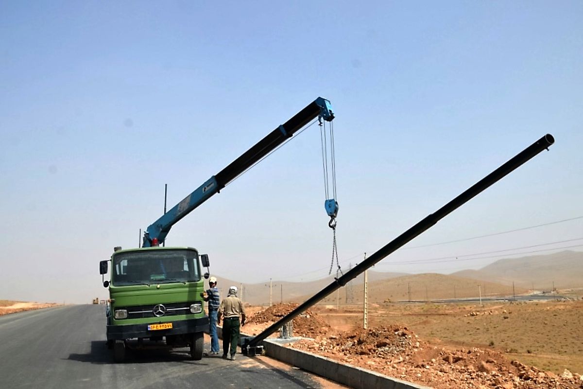 آغاز عملیات اجرای شبکه روشنایی جاده دسترسی آرامستان شهرکرد