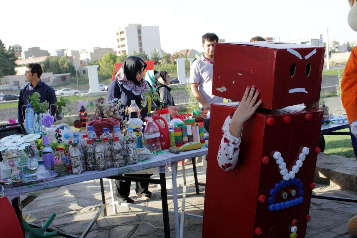 برگزاری جشنواره کاردستی از مواد بازیافتی و زباله