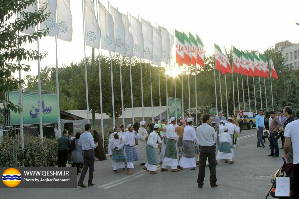 عرضه هنر صنایع دستی و موسیقی قشم در نهمین نمایشگاه زنان و تولید ملی/ طنین آوای دلنشین موسیقی جزیره در پایتخت