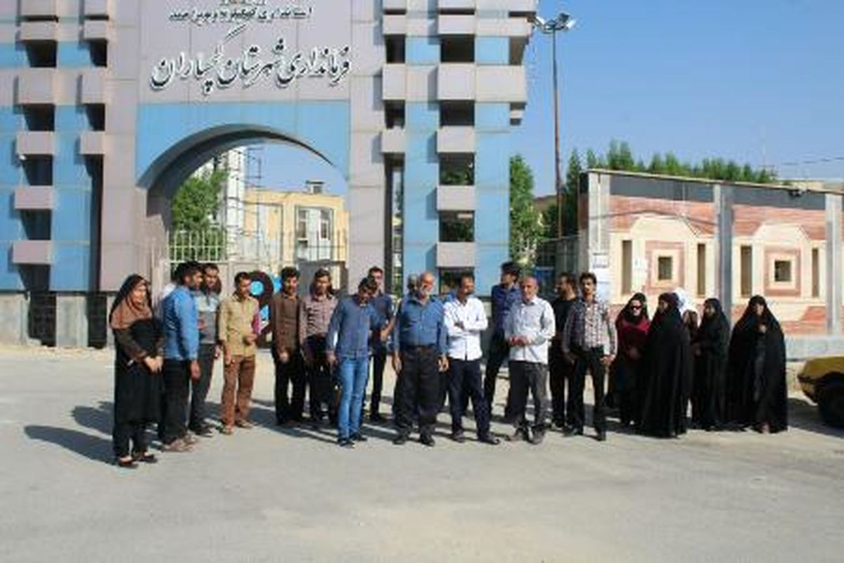 اعتراض مردم روستای دیل مقابل فرمانداری