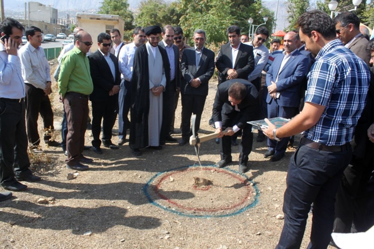 کلنگ احداث کتابخانه عمومی شهید مطهری بدره بر زمین زده شد