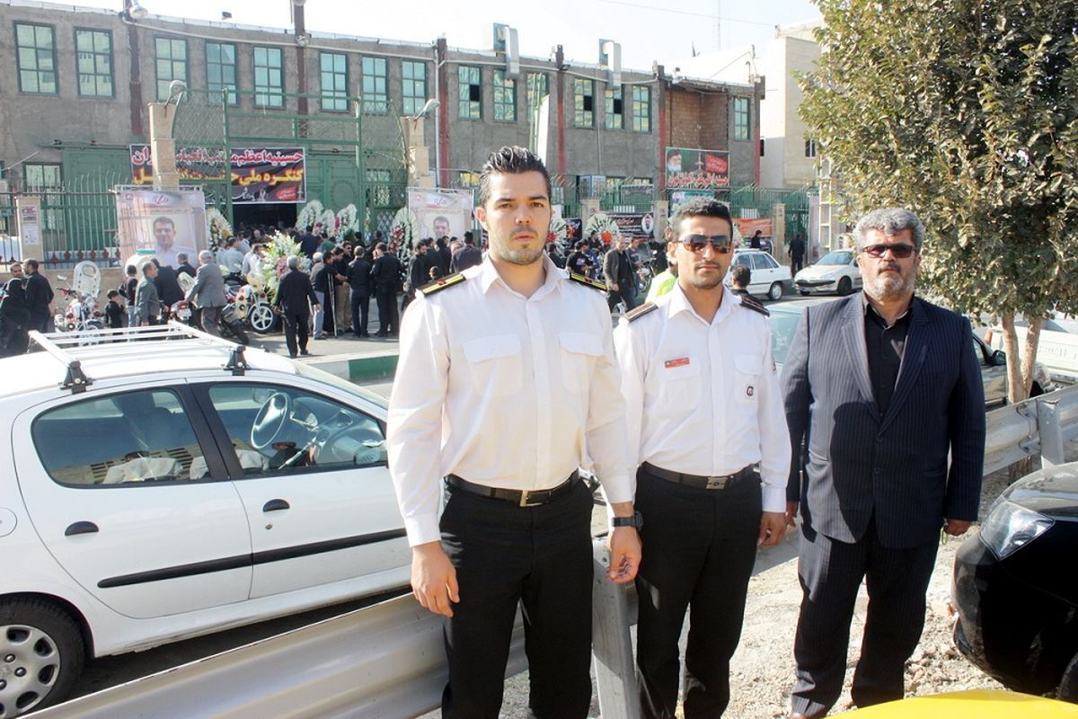 حضور آتش نشانان قزوینی در مراسم درگذشت شهید حاجی پور