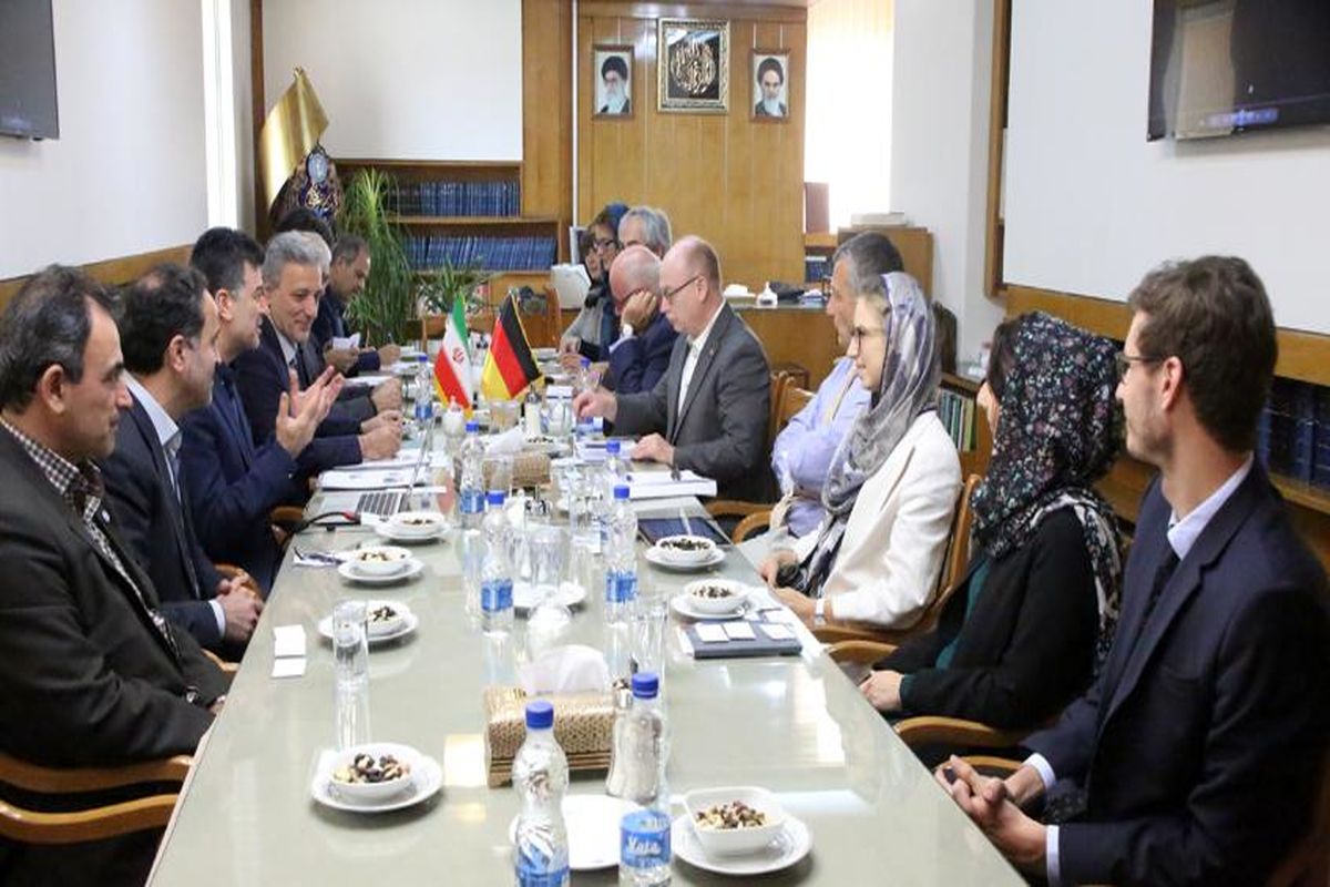 یک هیأت علمی-آموزشی آلمانی با رئیس دانشگاه تهران دیدار و گفت‌وگو کرد