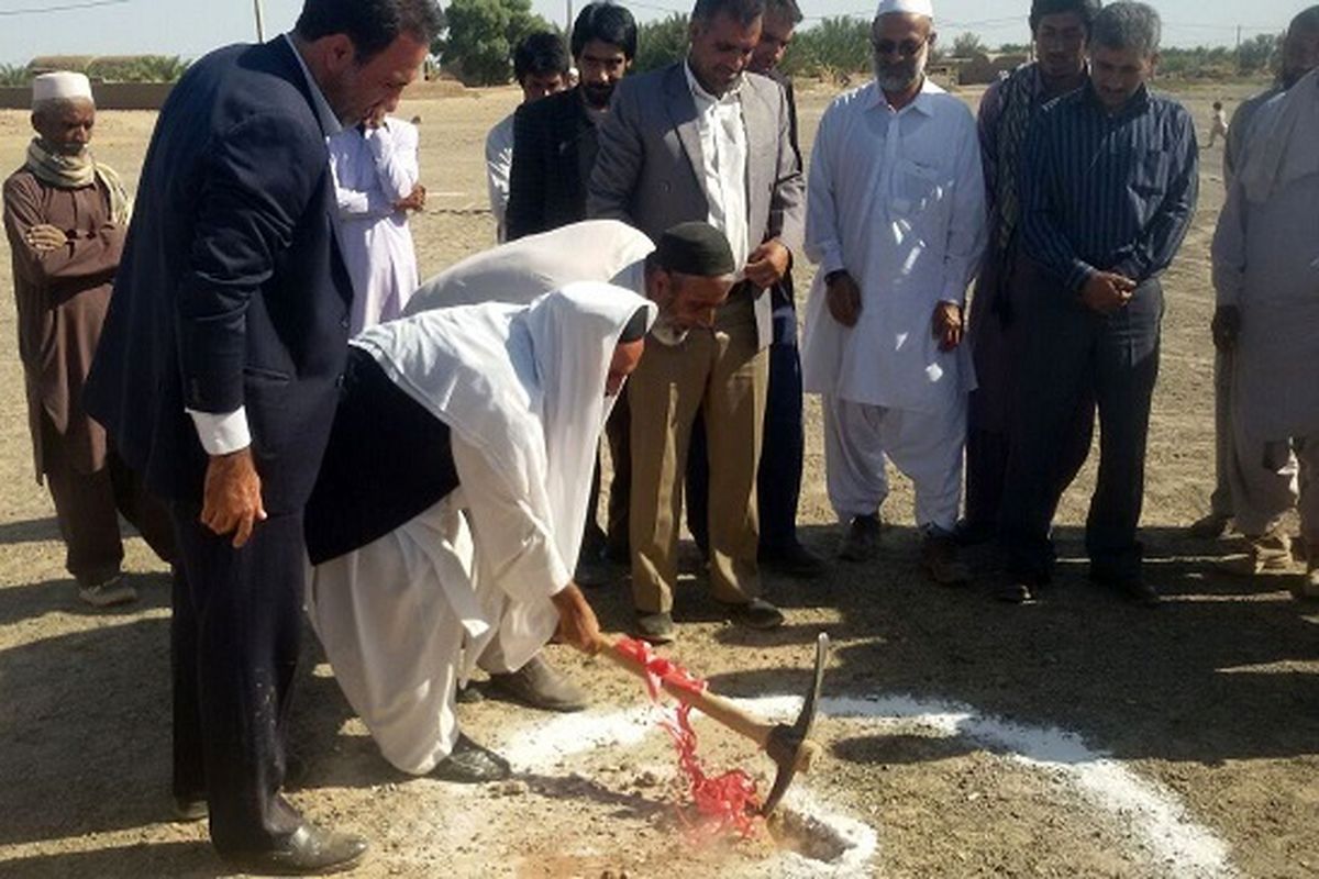 کلنگ احداث ۲ مدرسه عشایری سه کلاسه در شهرستان فهرج به زمین زده شد