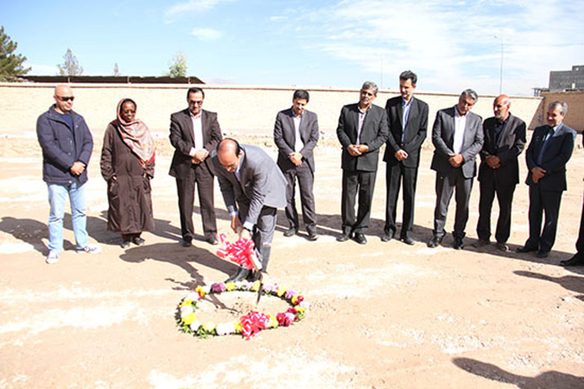 کلنگ احداث مدرسه ۱۲ کلاسه اتباع خارجی در کرمان به زمین زده شد