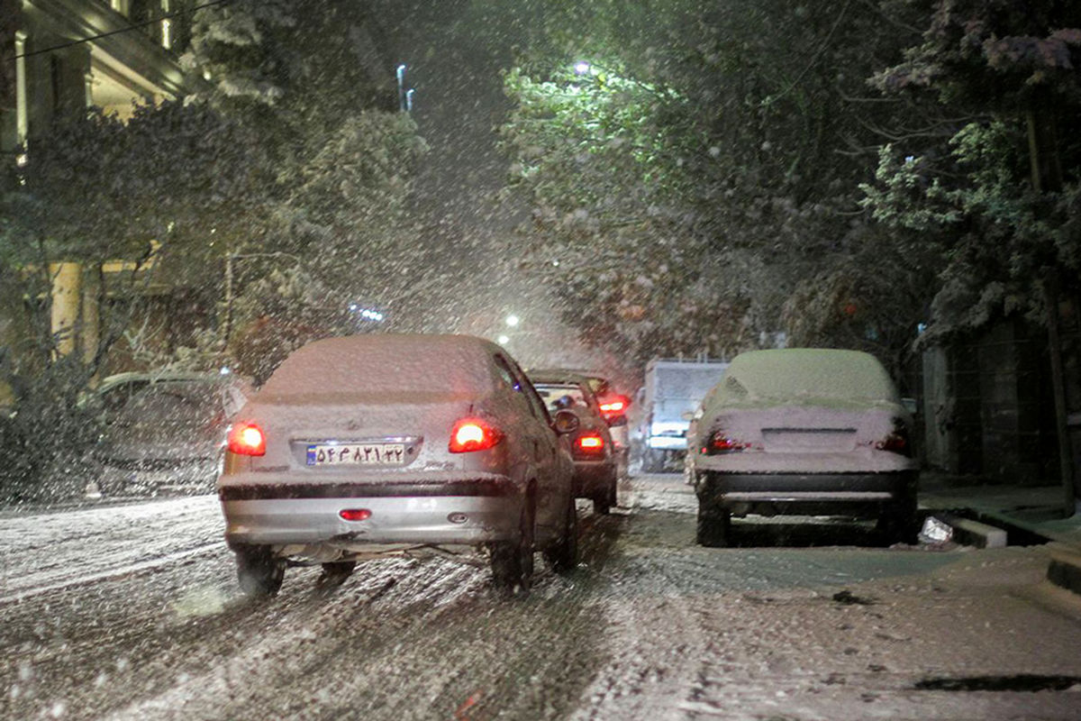 شروع نمک پاشی در معابر برای جلوگیری از یخ زدگی