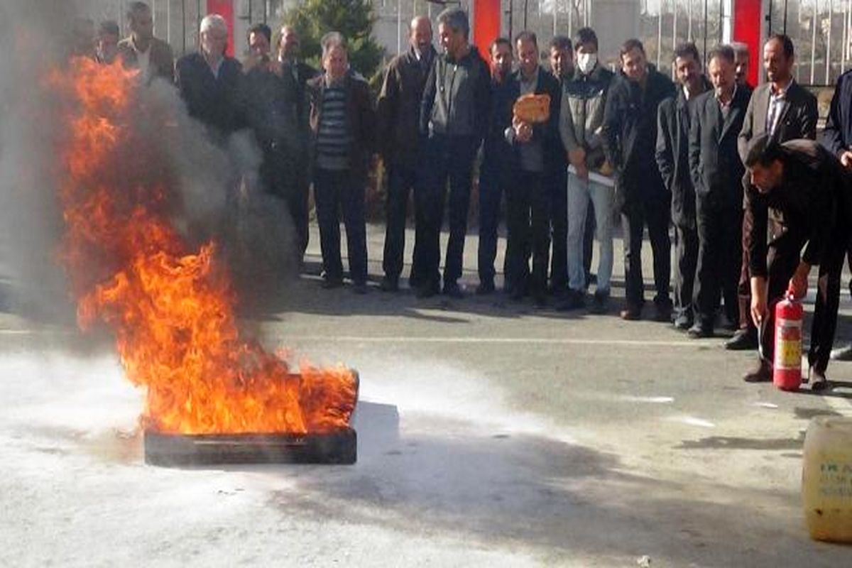 آموزش اطفاء برگزاری دوره آموزشی ایمنی حریق و شناخت گاز coویژه سرایداران مدارس