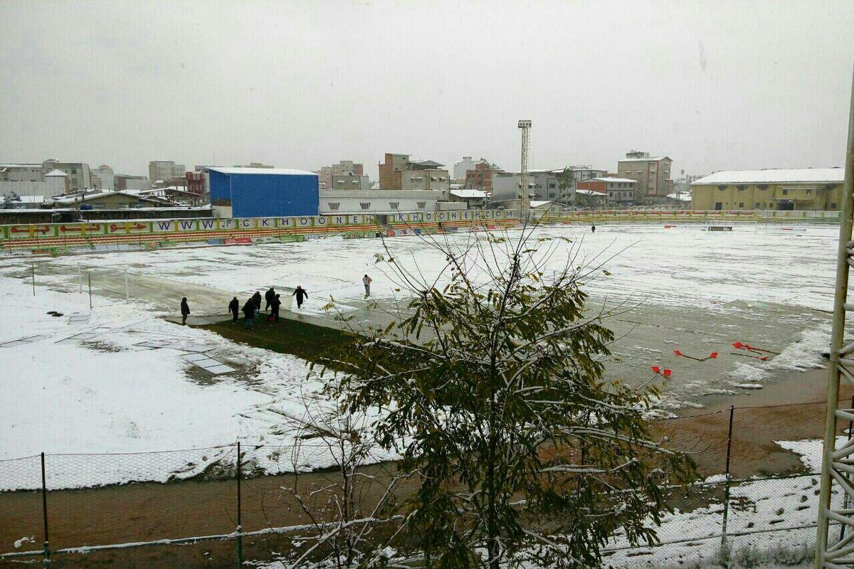 ورزشگاه بابل برف روبی شد